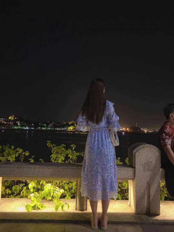 不容错过的肤白貌美少妇